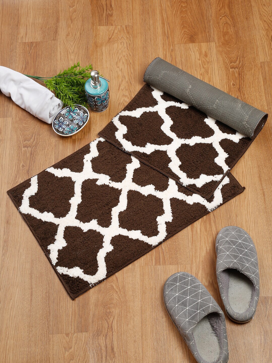 

SOKNACK Set Of 2 Coffee Brown & White Zigzag Patterned Anti Skid Doormats