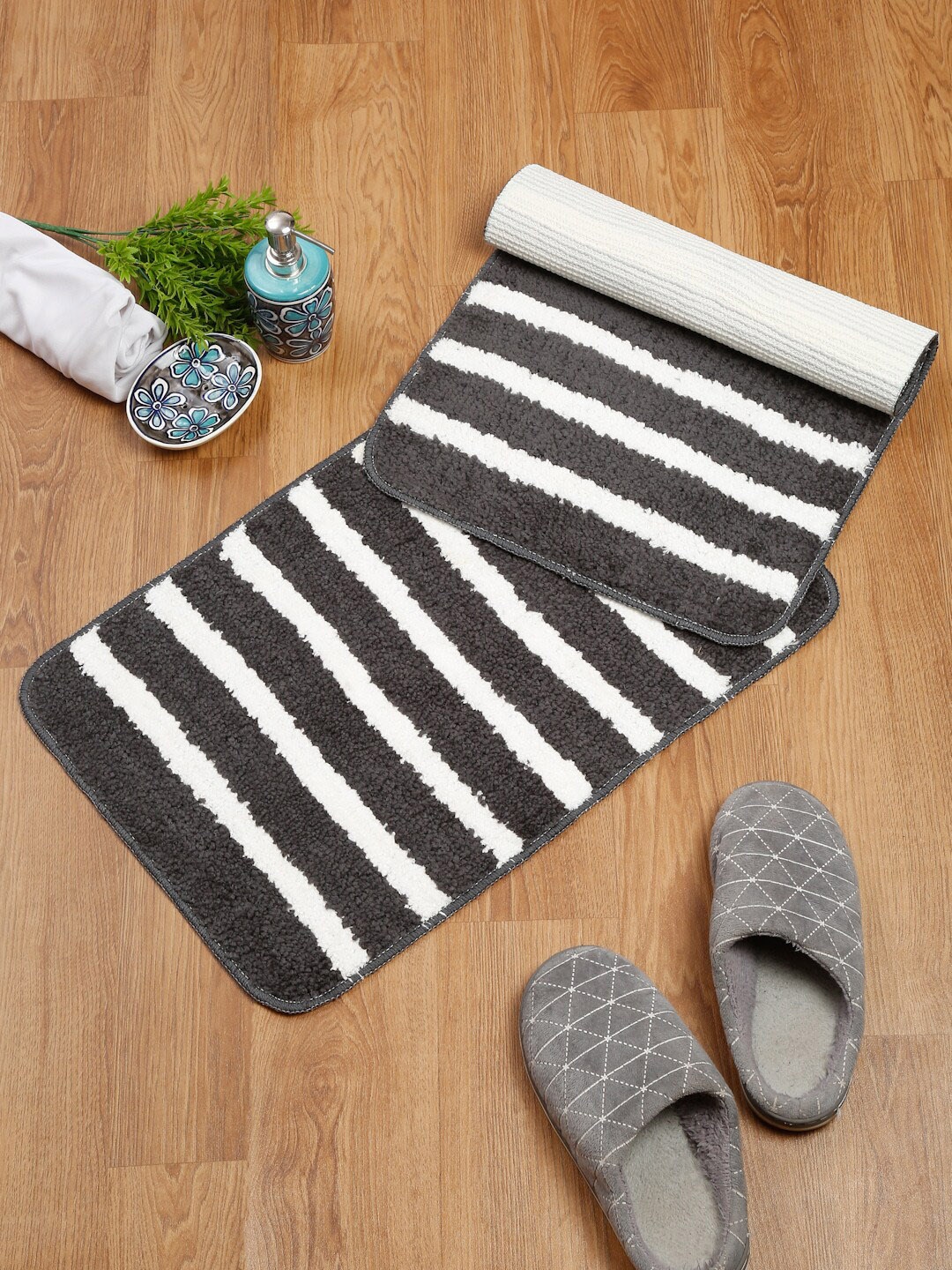 

SOKNACK Set Of 2 Black & White Striped Anti-Skid Doormats