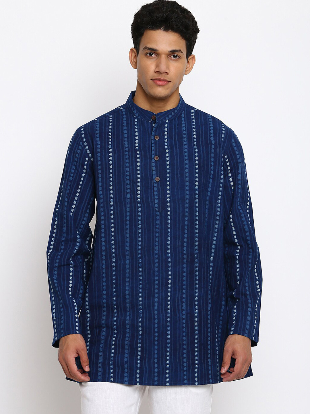 

Fabindia Men Navy Blue Thread Work Kurta