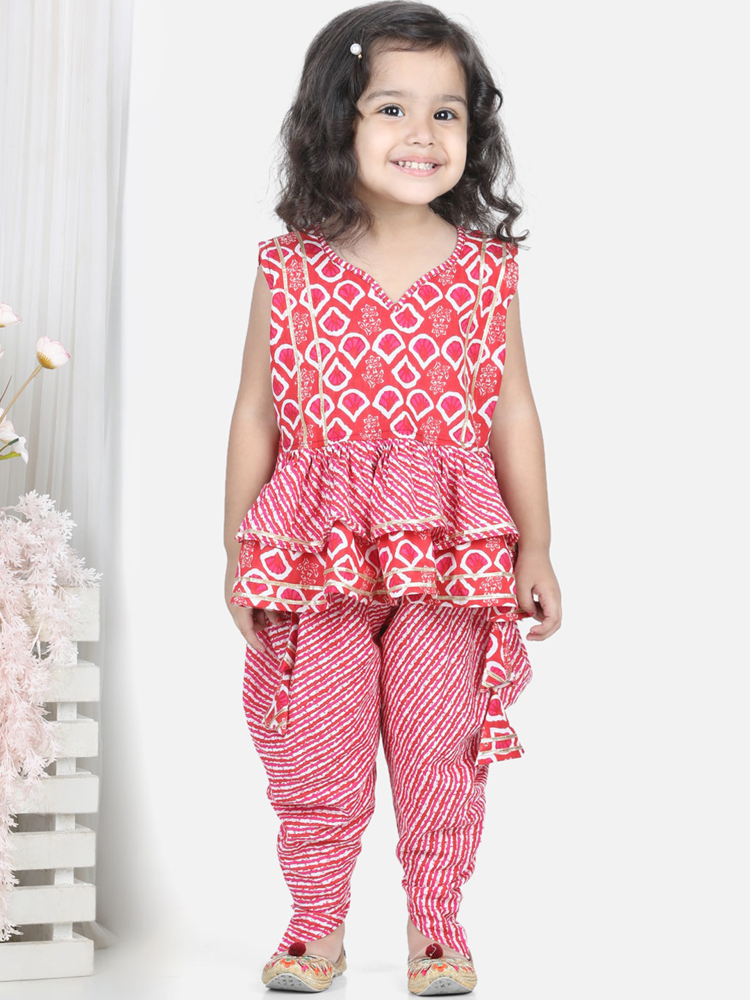 

Kinder Kids Girls Red Ethnic Motifs Printed Pure Cotton Kurta with Dhoti Pants