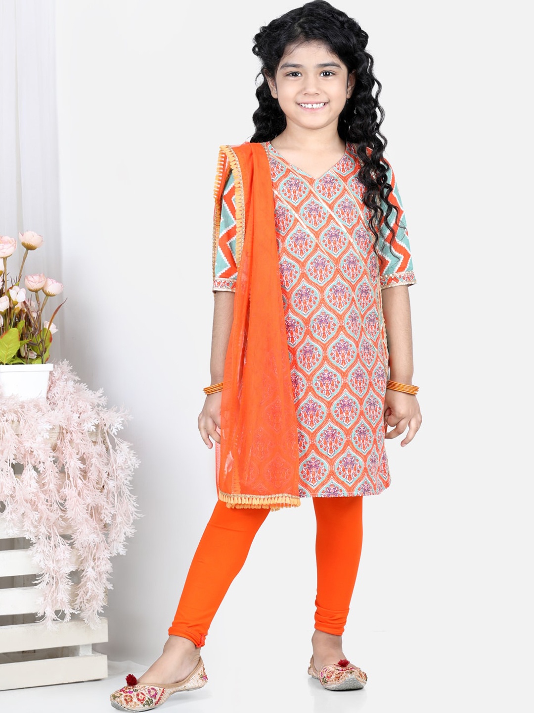 

Kinder Kids Girls Orange Ethnic Motifs Printed Pure Cotton Kurta With Churidar & Dupatta