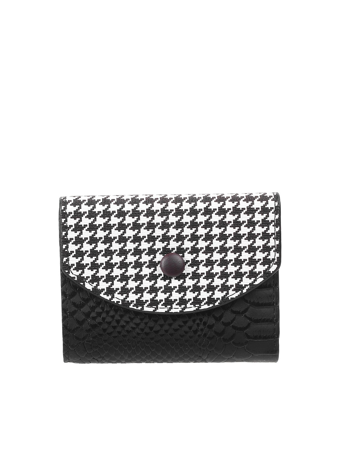 

WALKWAY by Metro Women Black & White Checked Two Fold Wallet