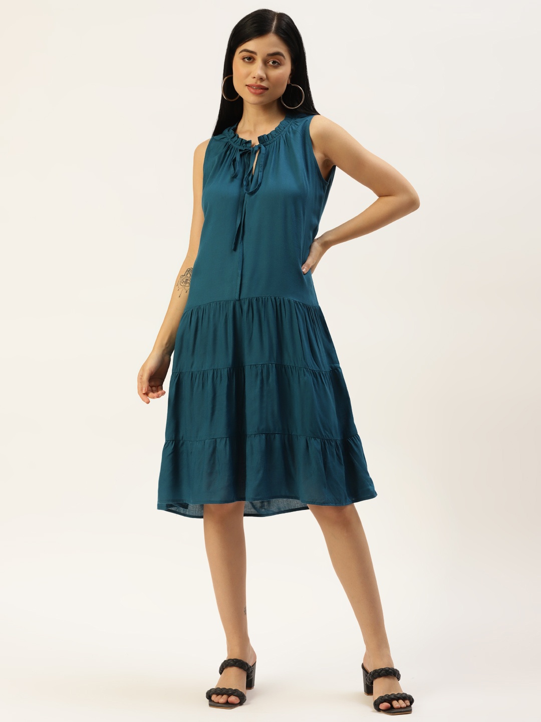 

BRINNS Teal Tie-Up Neck Dress