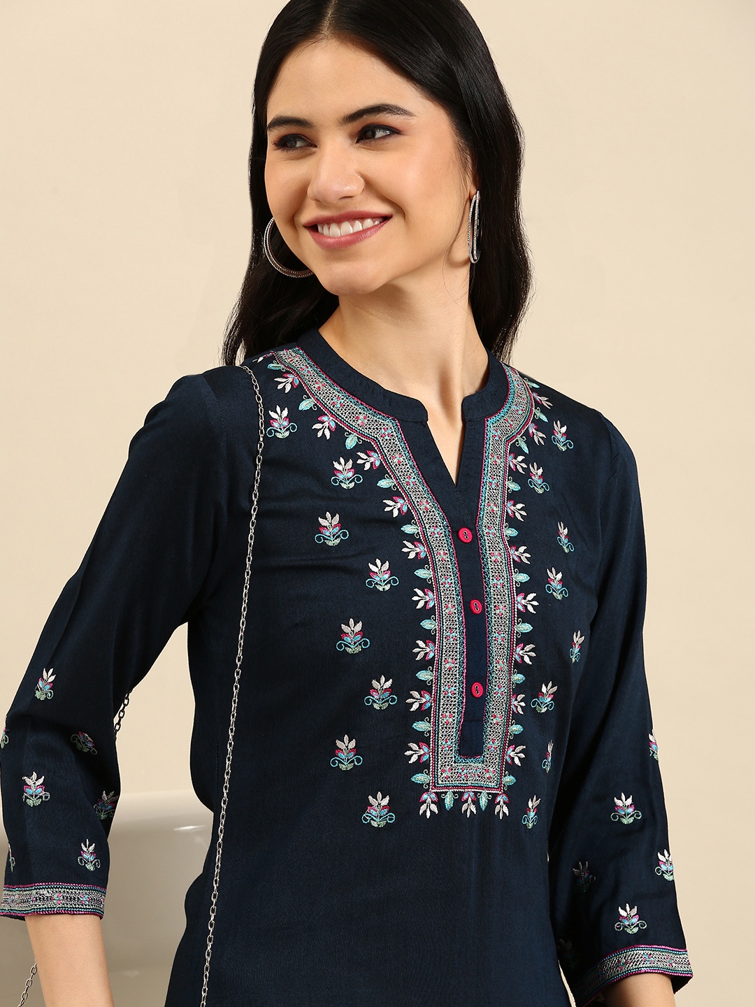 

RANGMAYEE Women Navy Blue & Green Floral Yoke Design Thread Work Straight Kurta