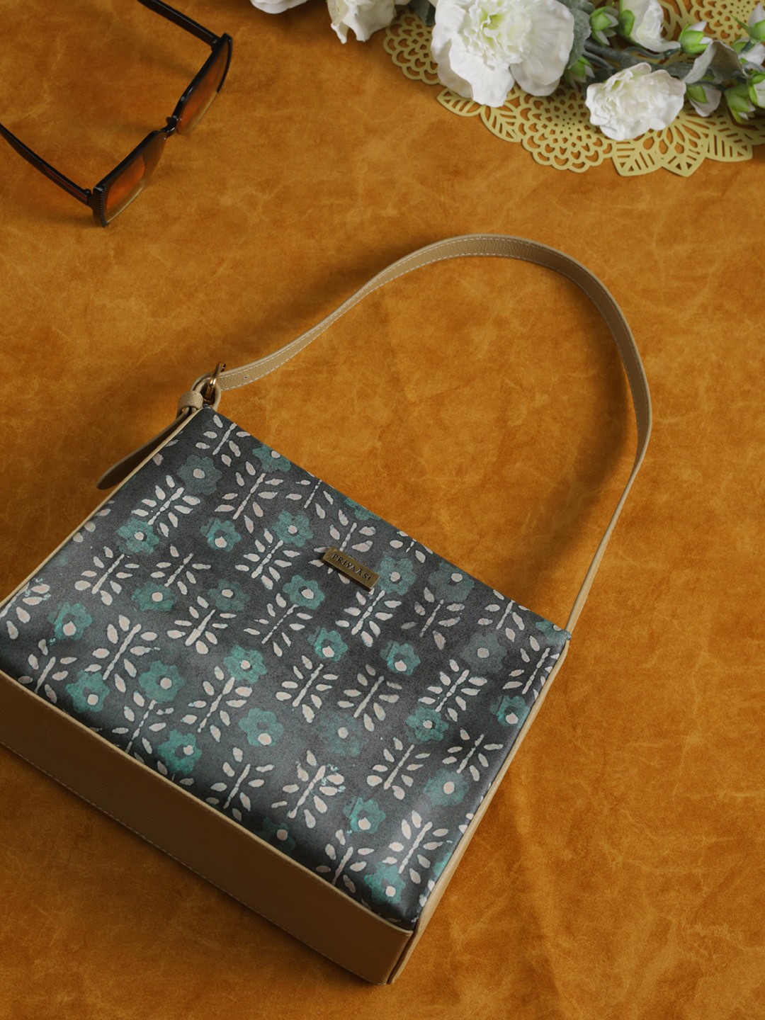 

Priyaasi Green Floral Printed PU Structured Handheld Bag