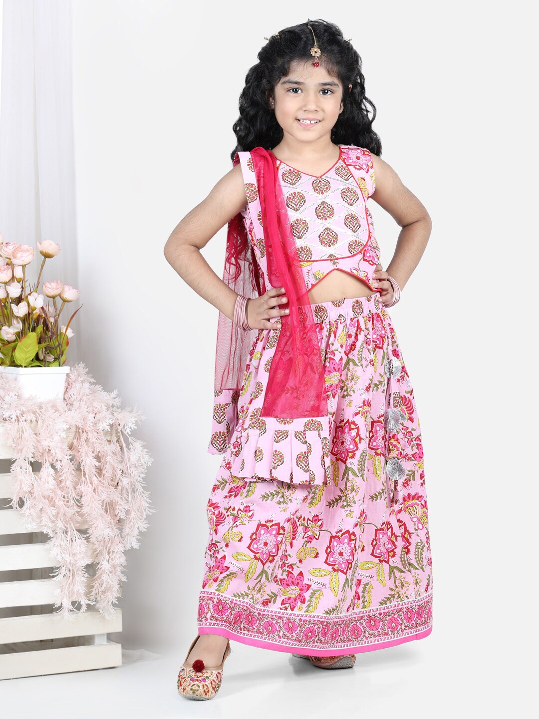 

Here&Now X Kinder Kids Girls Pink & Green Printed Ready to Wear Lehenga & Blouse With Dupatta