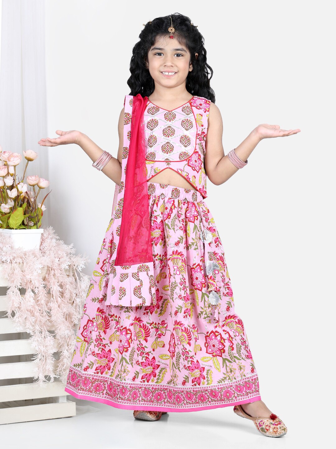 

Kinder Kids Girls Pink & Off White Printed Lehenga & Blouse With Dupatta