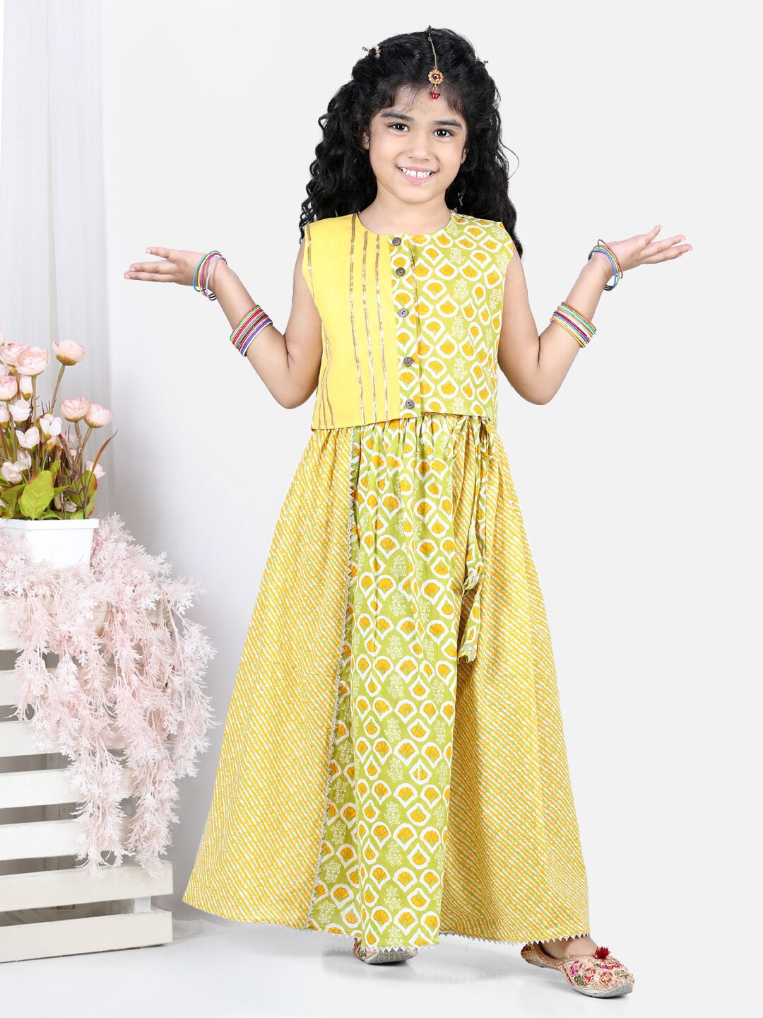 

Here&Now X Kinder Kids Girls Yellow & Green Printed Ready to Wear Lehenga