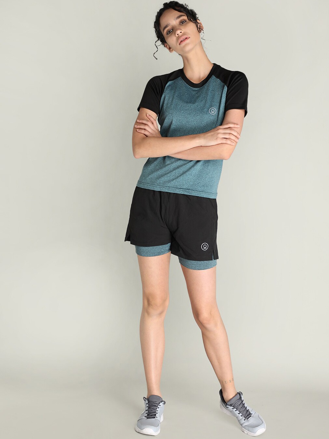 

CHKOKKO Women Sea Green and Black Color-blocked Co-Ords