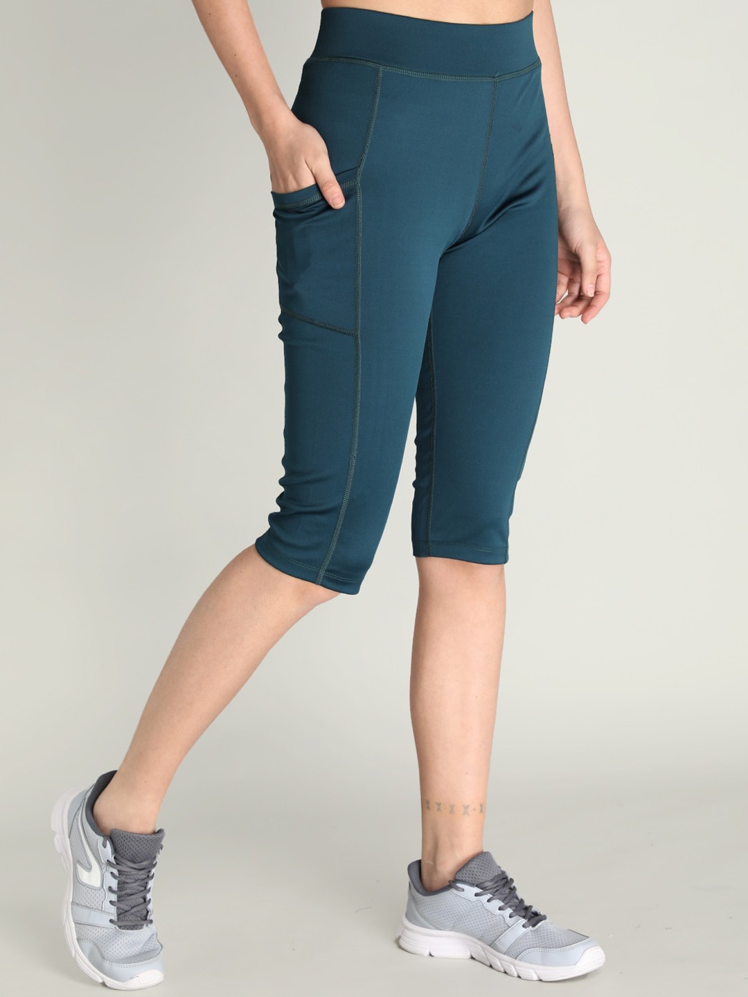 

CHKOKKO Women Green Sport Workout Capris