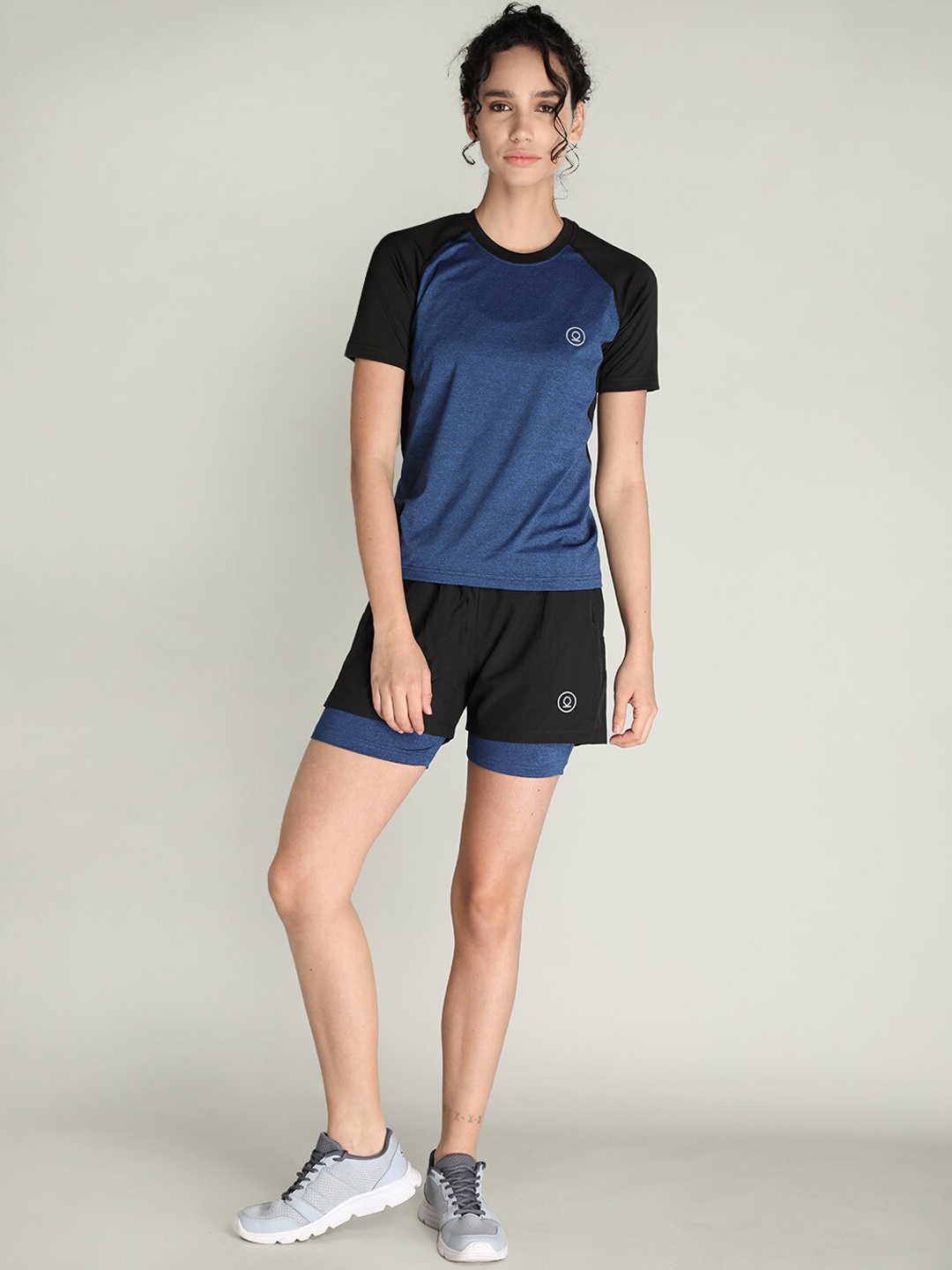 

CHKOKKO Women Blue & Black Colourblocked Co-ords