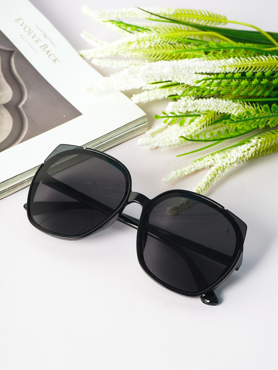 

Ferosh Unisex Black Lens & Black Square Sunglasses