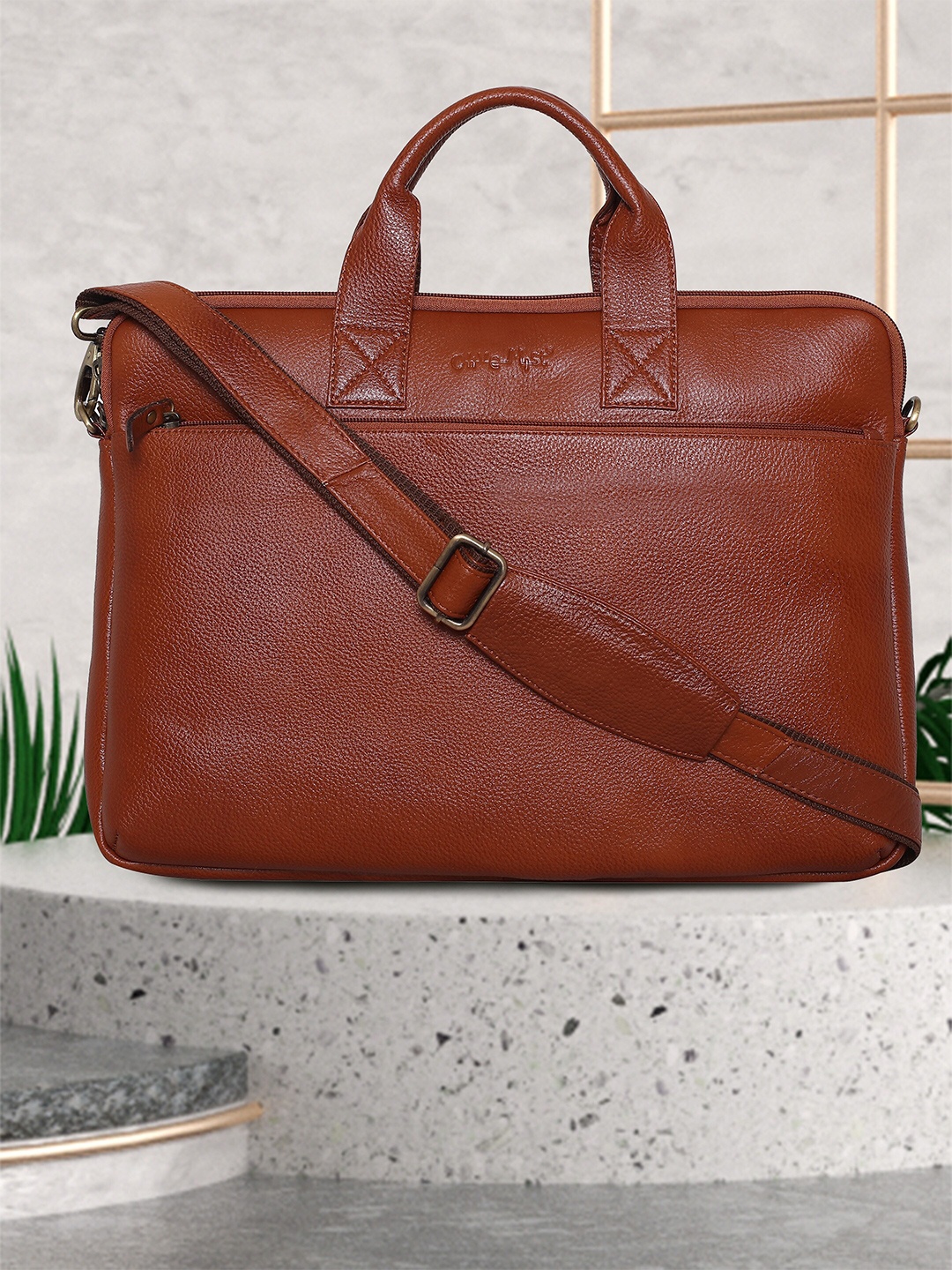 

OLIVE MIST Unisex Tan & Gold-Toned Leather Laptop Bag