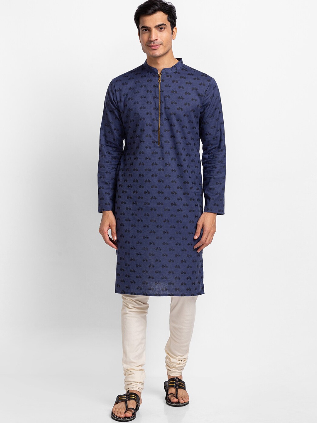 

Globus Men Navy Blue Geometric Flared Sleeves Thread Work Kurta