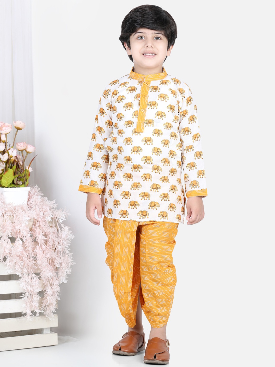 

Kinder Kids Boys Yellow Ethnic Motifs Printed Pure Cotton Kurti with Dhoti Pants