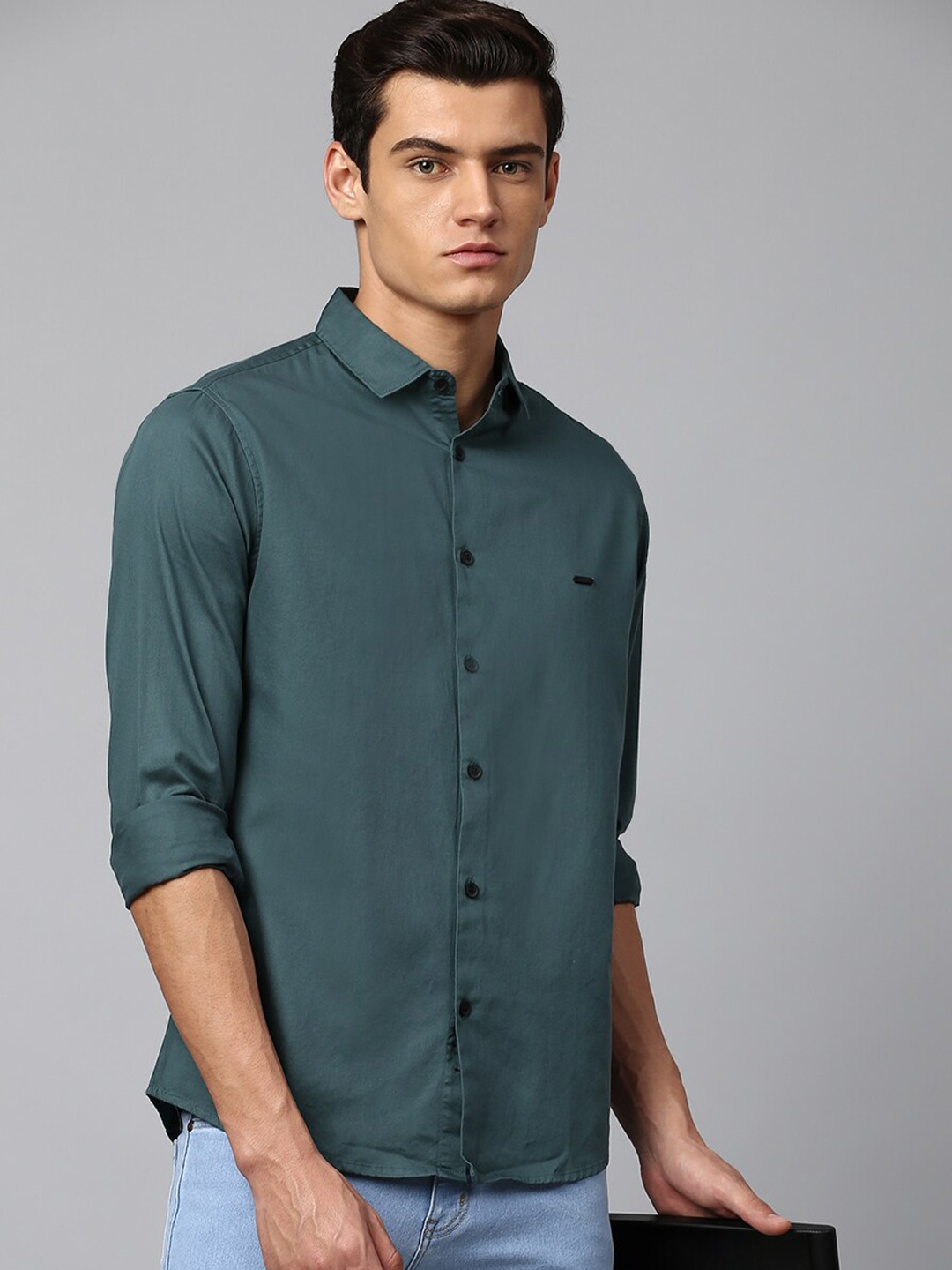 

Dennis Lingo Men Green Solid Pure Cotton Slim Fit Casual Shirt