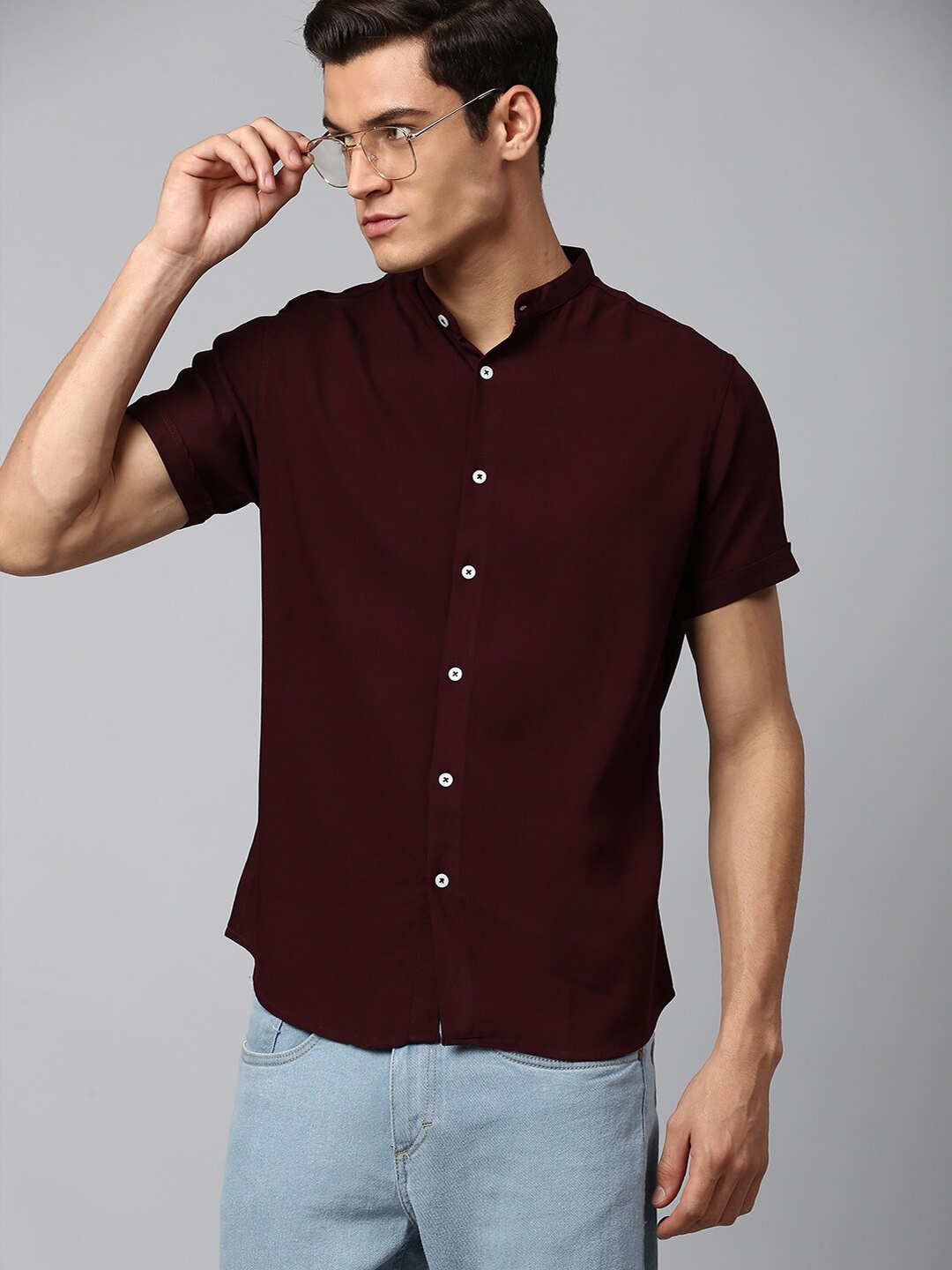 

Dennis Lingo Men Maroon Solid Cotton Slim Fit Casual Shirt