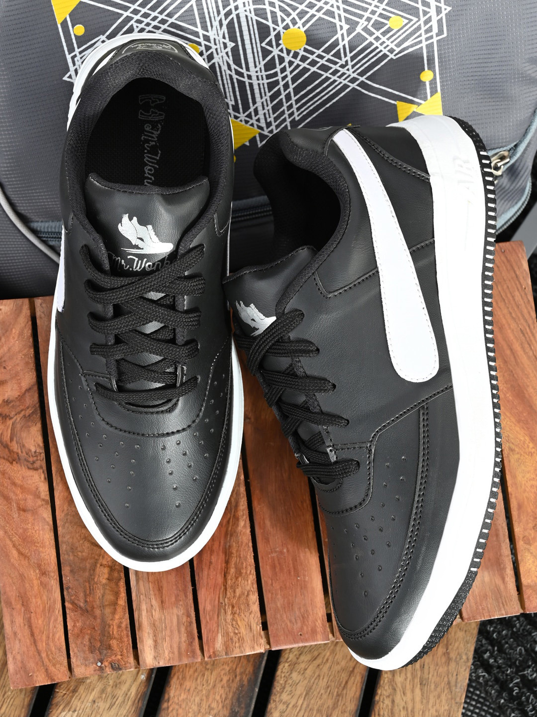 

mr wonker Men Black Colourblocked Brogues