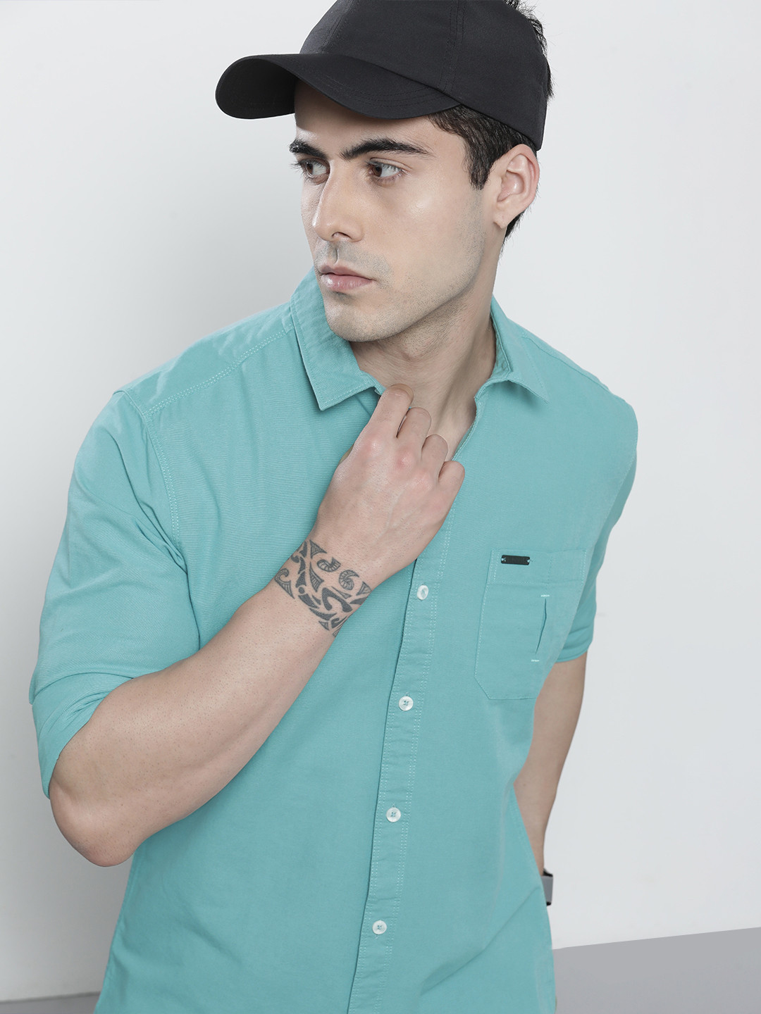 

The Indian Garage Co Men Blue Solid Casual Shirt
