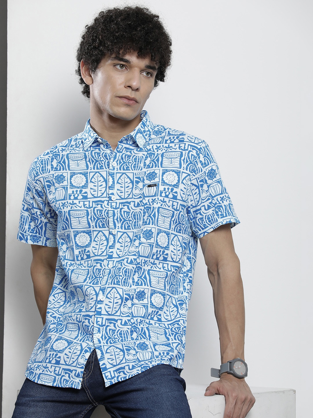 

The Indian Garage Co Men White & Blue Printed Casual Shirt