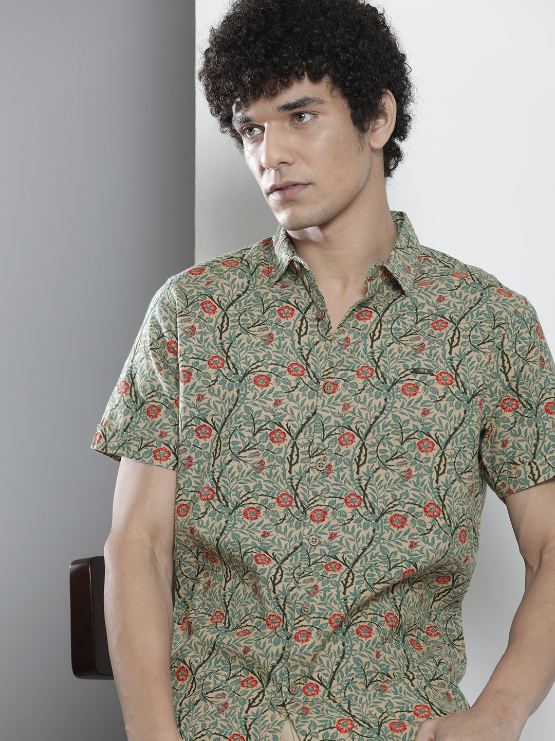 

The Indian Garage Co Men Beige Floral Printed Casual Shirt