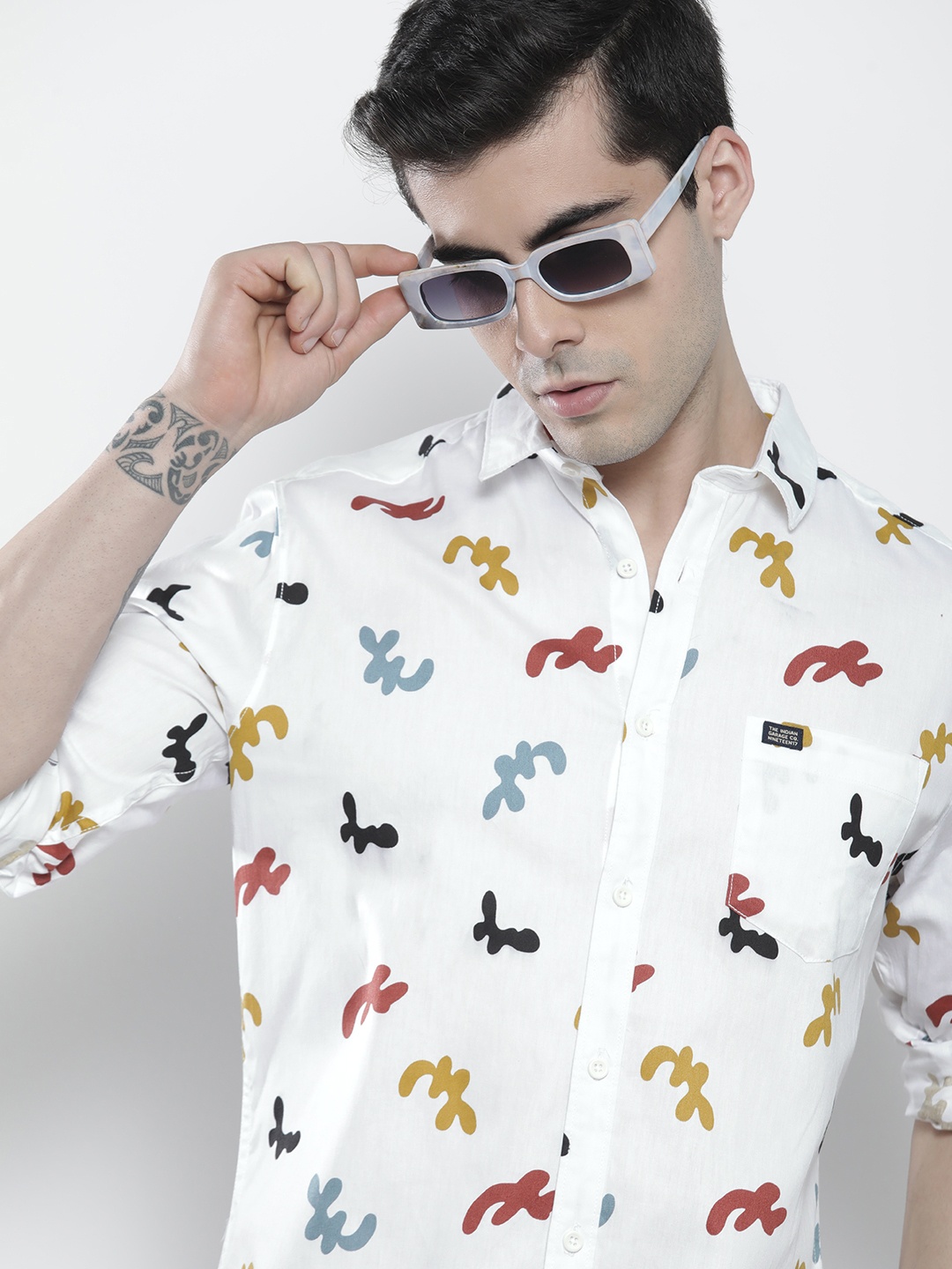 

The Indian Garage Co Men White Abstract Printed Casual Shirt