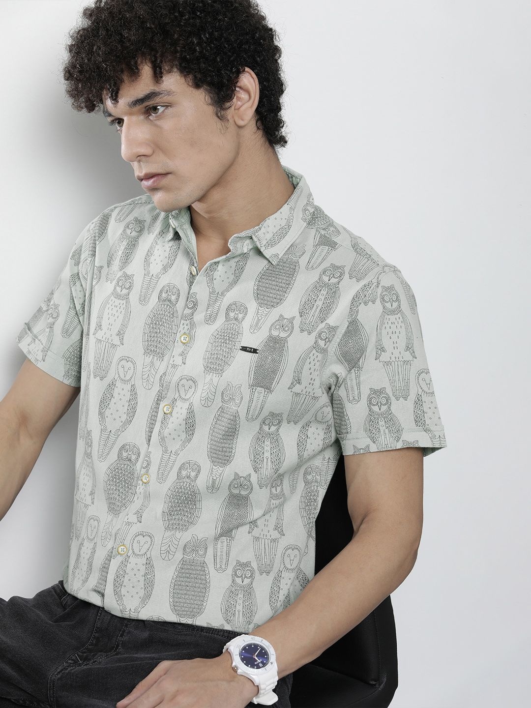 

The Indian Garage Co Men Grey & Black Printed Pure Cotton Casual Shirt