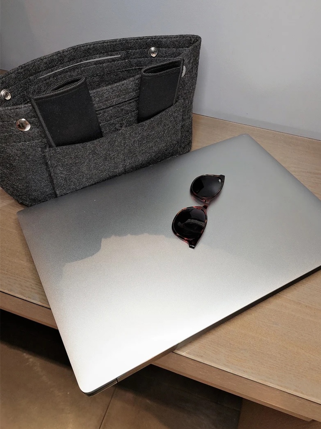 

MARKET99 Dark Grey Solid Felt Jewellery Organisers