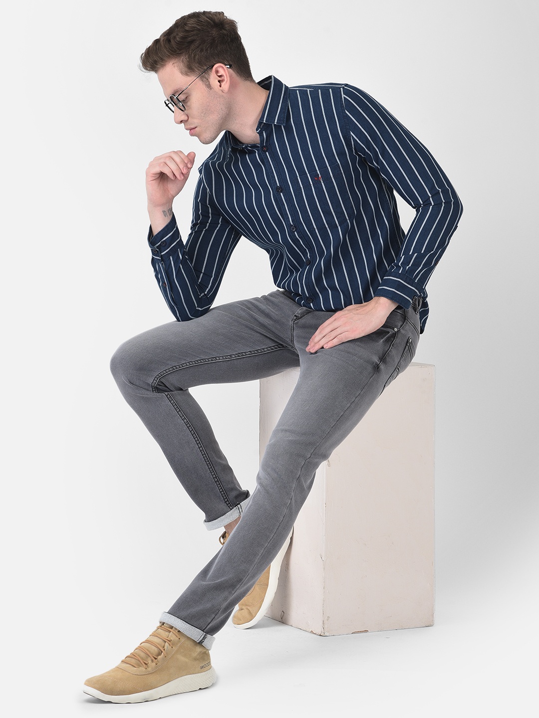 

Crimsoune Club Men Pure cotton Navy Blue Slim Fit Striped Casual Shirt