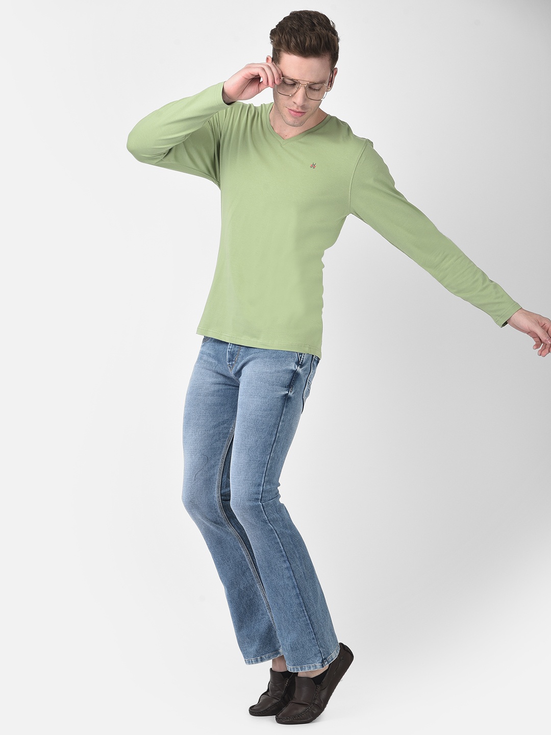 

Crimsoune Club Men Green V-Neck Slim Fit T-shirt