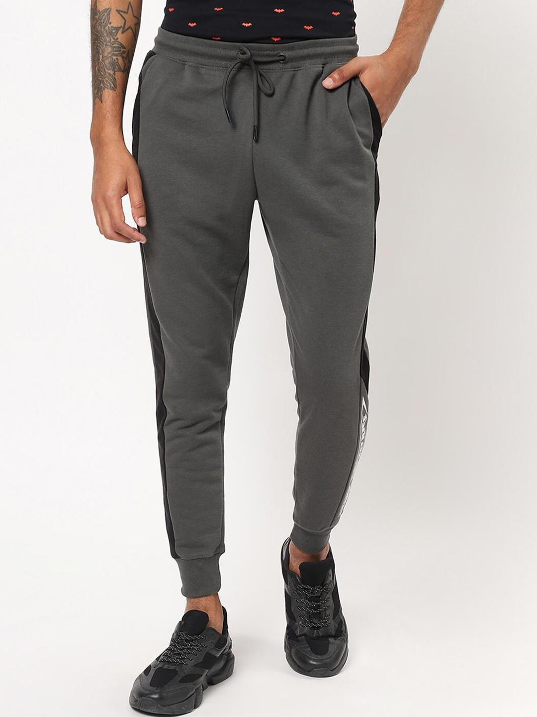 

Bewakoof Men Grey & Black Solid Cotton Joggers