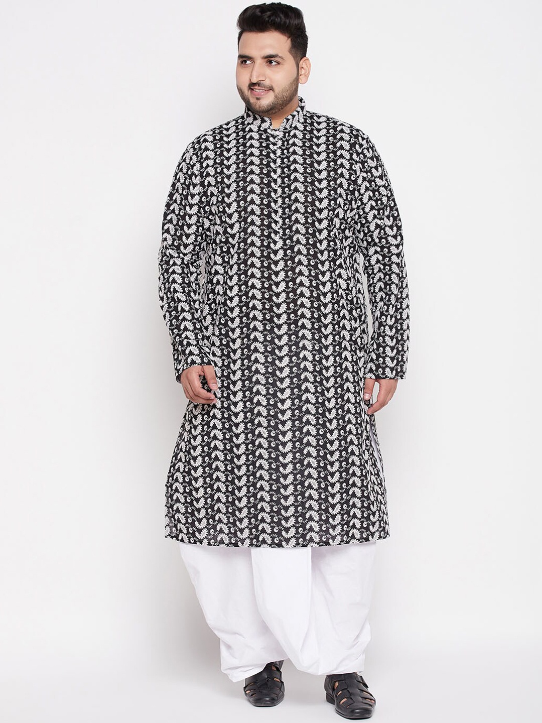 

VASTRAMAY Men Black Ethnic Motifs Printed Chikankari Pure Cotton Kurta with Pyjamas