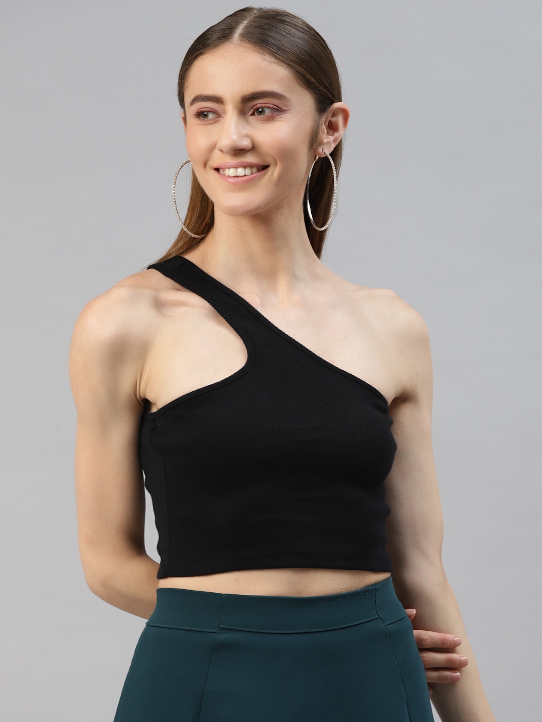 

AAHWAN Black One-Shoulder Fitted Crop Top