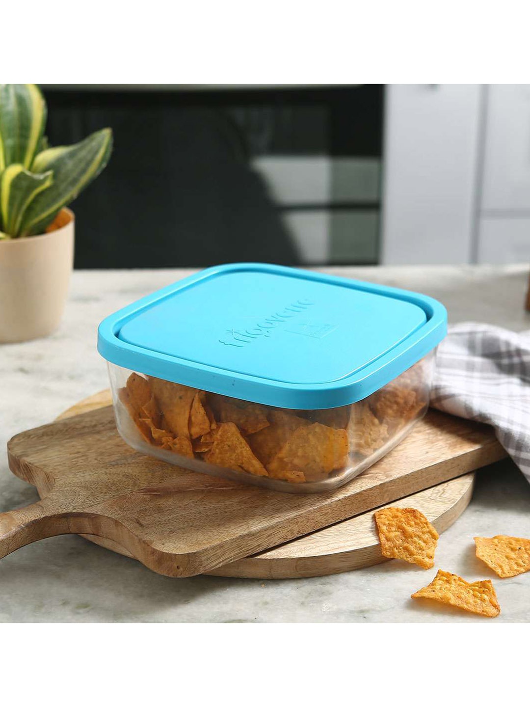 

Wonderchef Bormioli Frigoverre Transparent & Blue Glass Container 1.6 L