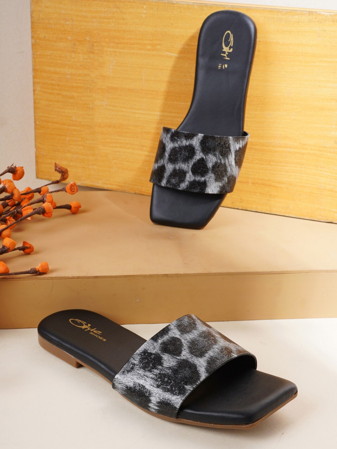 

Style Shoes Women Grey Printed Open Toe Flats