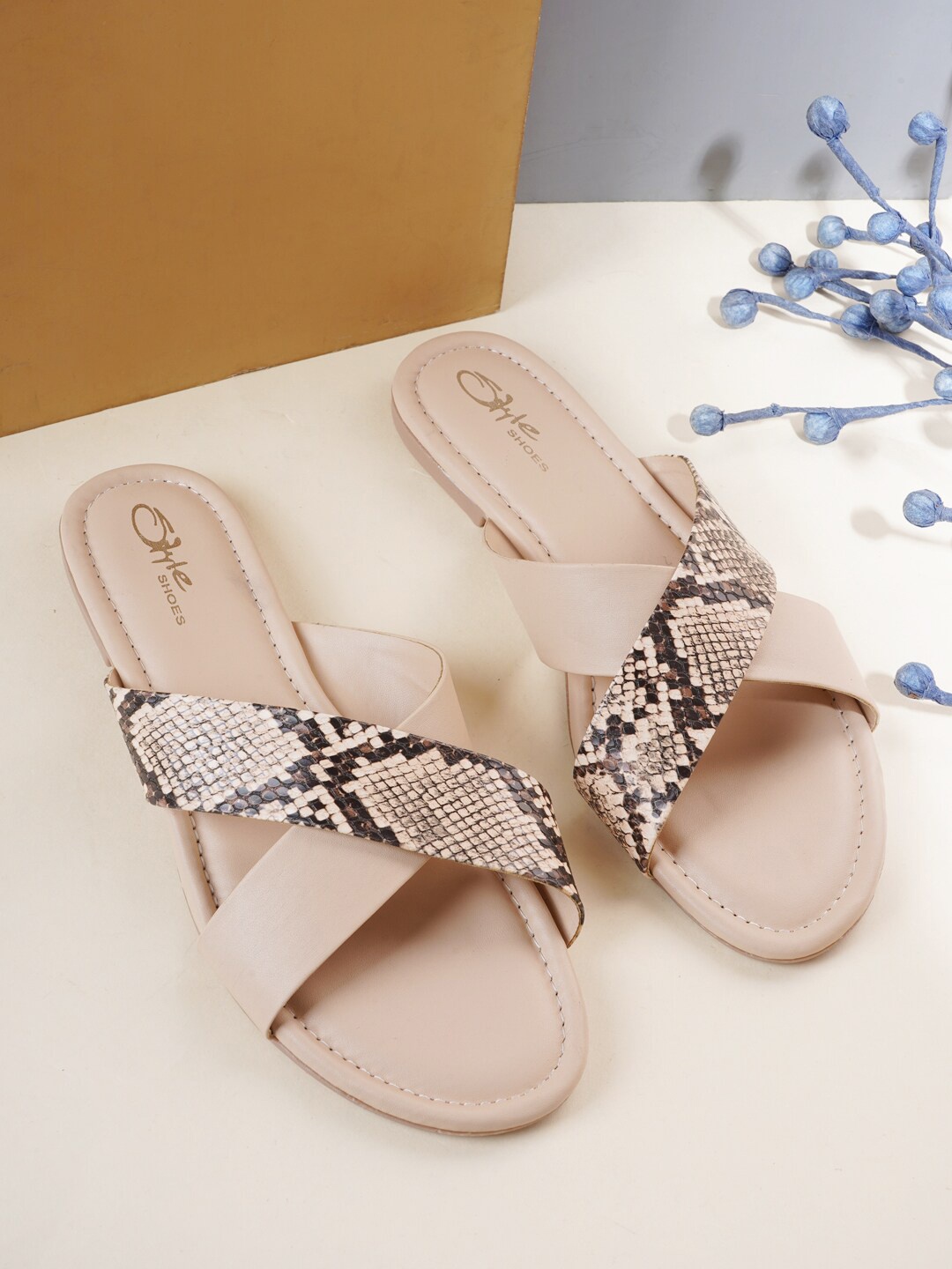 

Style Shoes Women Cream-Coloured Printed Open Toe Flats
