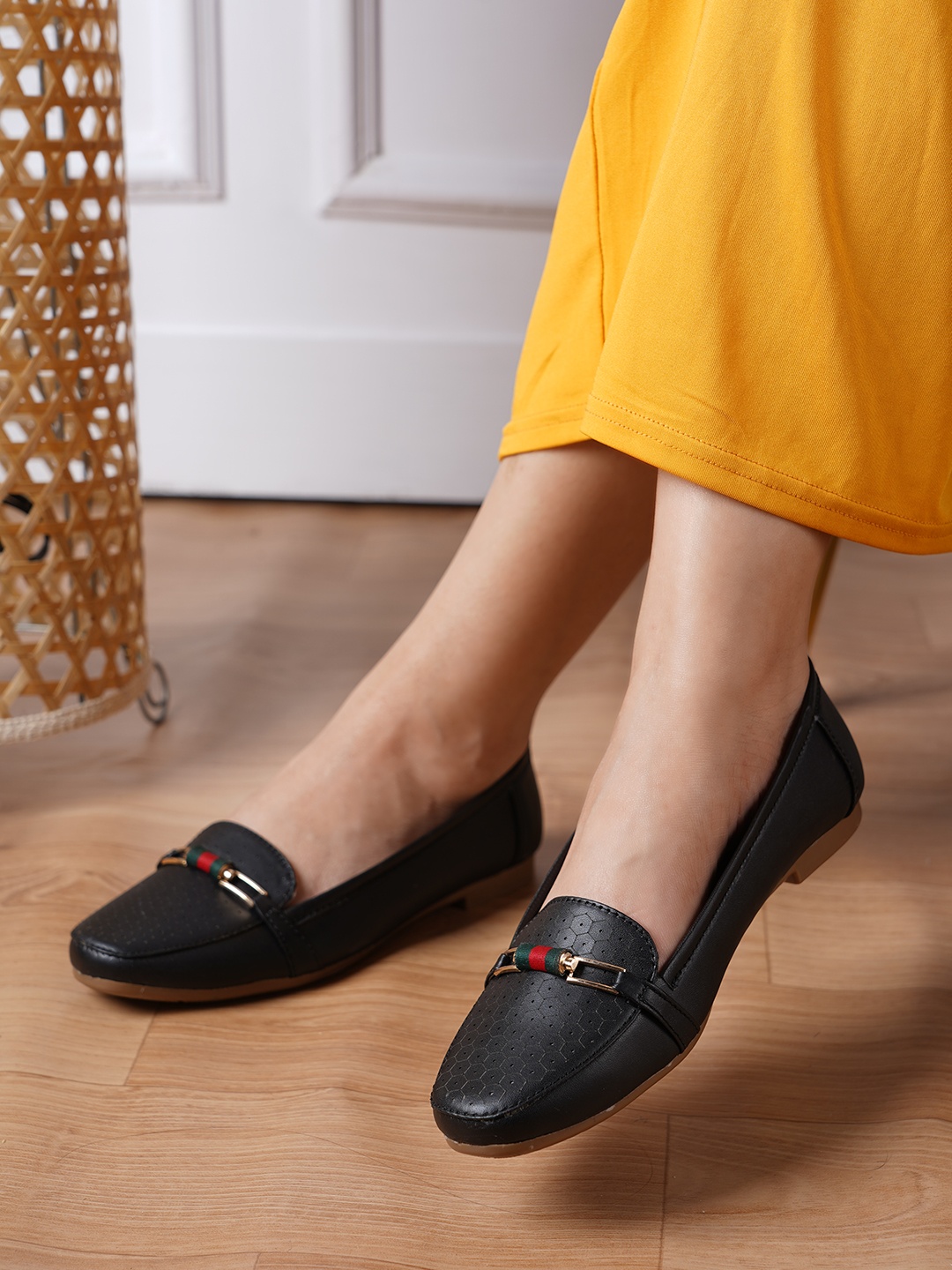 

VEILLE Women Black Textured Slip-On PU Ballerinas Flats