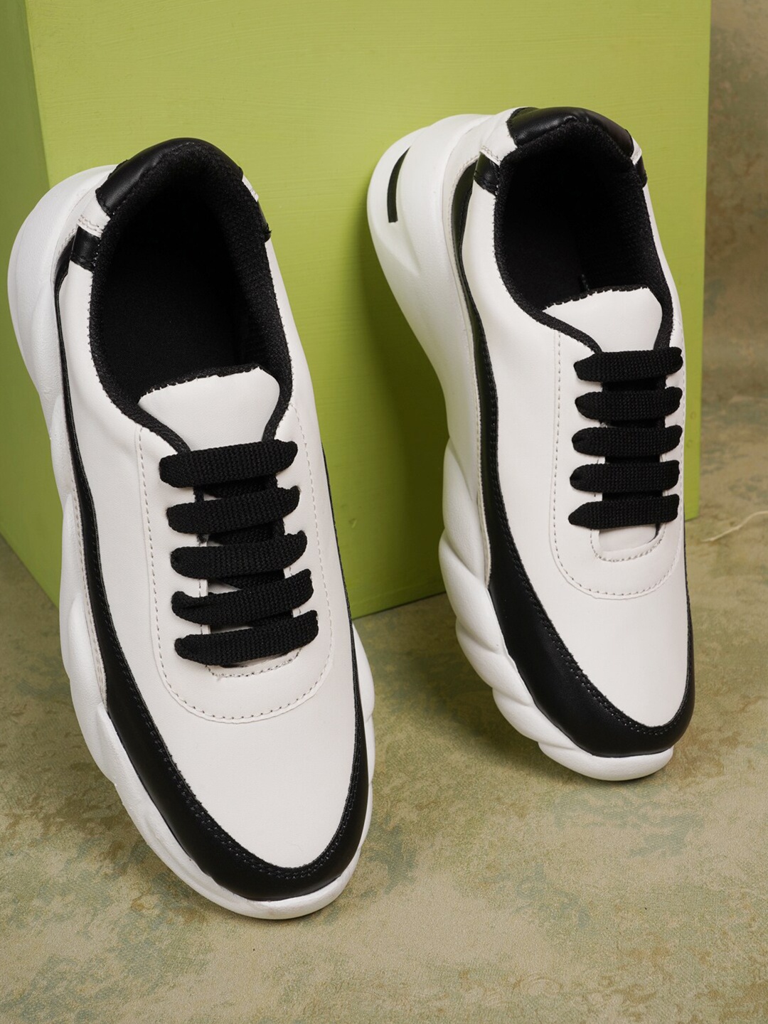 

VEILLE Women White Running Non-Marking Shoes