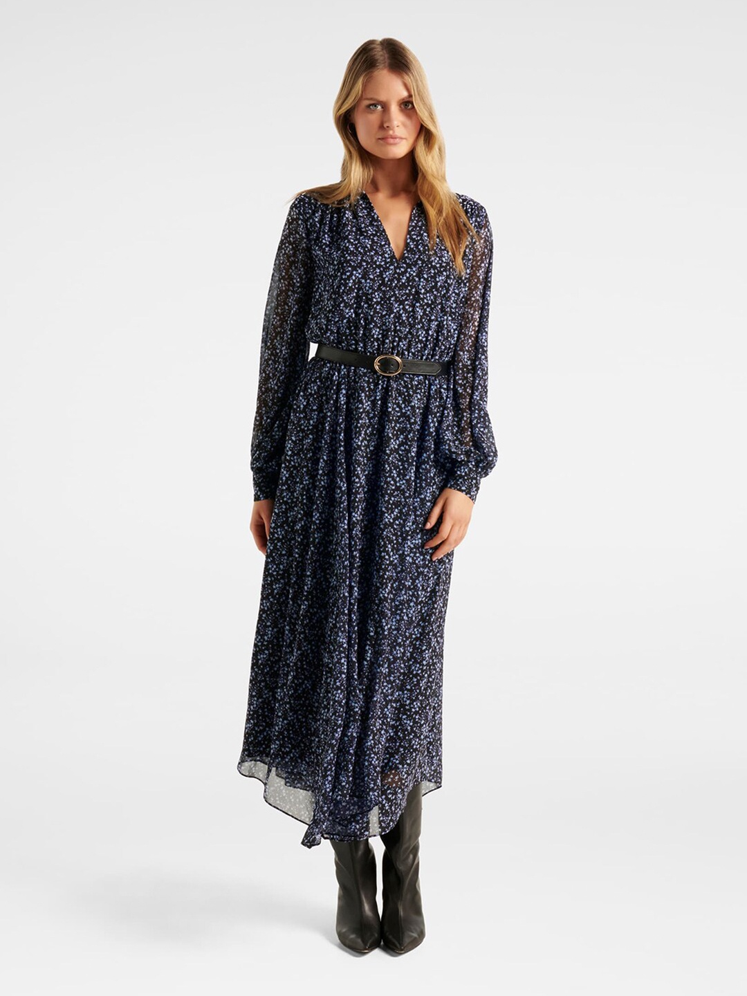 

Forever New Women Black & Blue Floral Printed Maxi Dress
