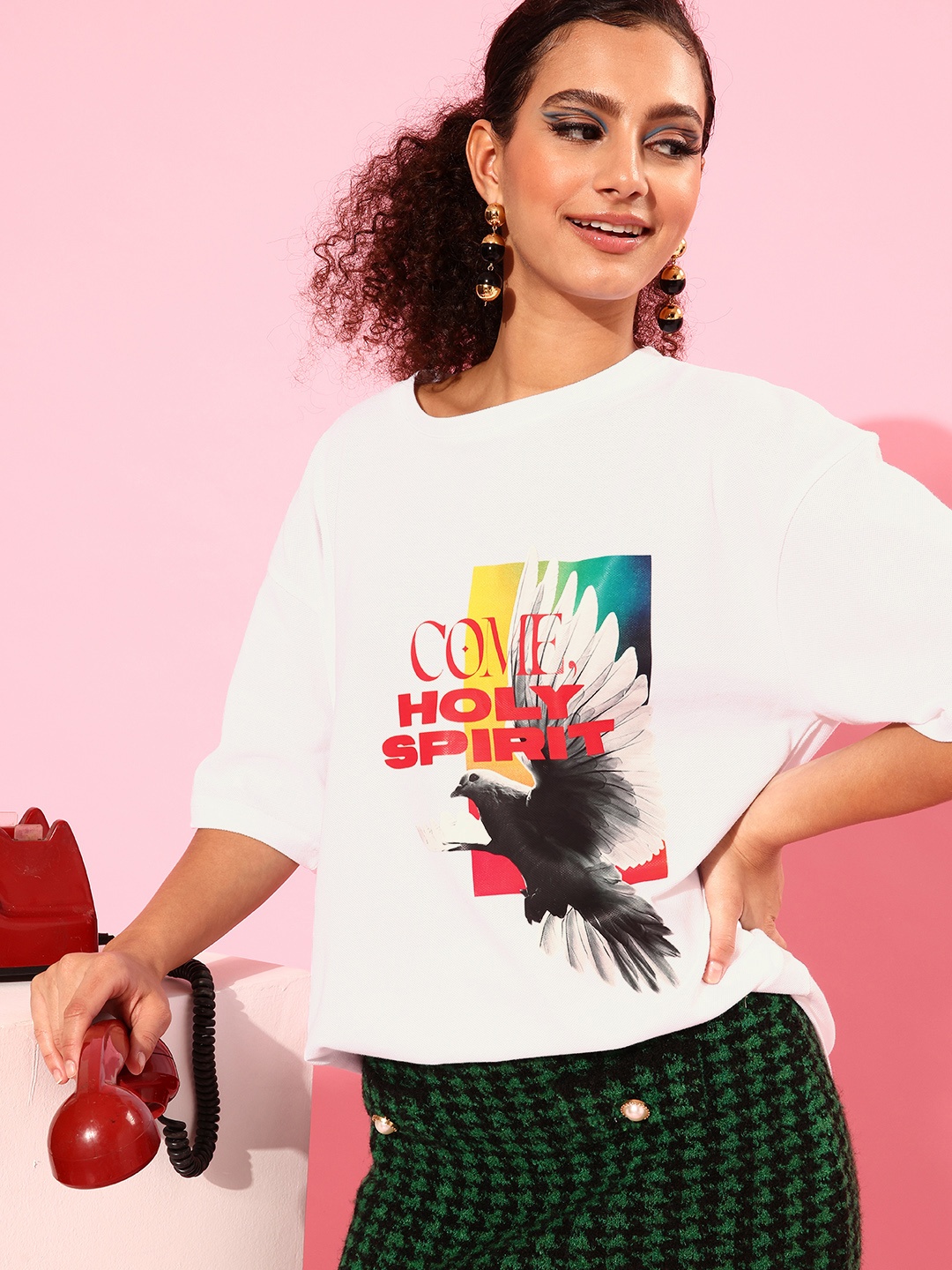 

Stylecast X Hersheinbox Women White Graphic Graphic Tee