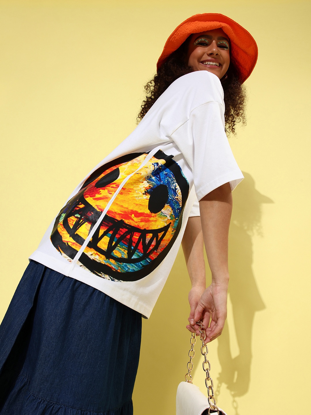 

Stylecast X Hersheinbox Women Beautiful White Graphic Tee