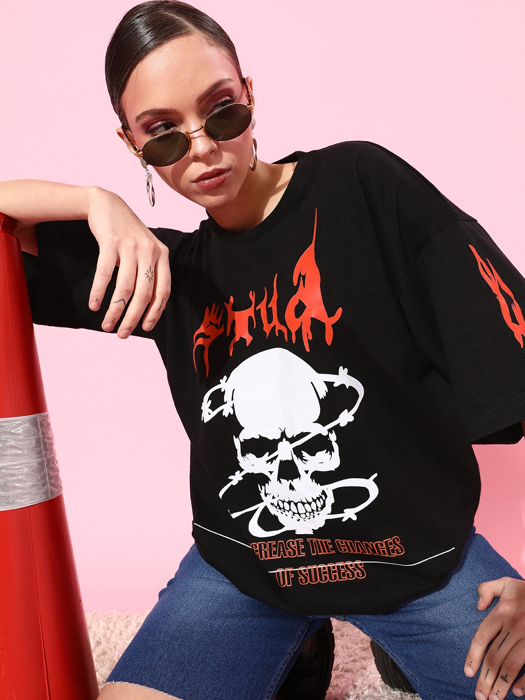 

Stylecast X Hersheinbox Women Gorgeous Black Graphic Graphic Tee