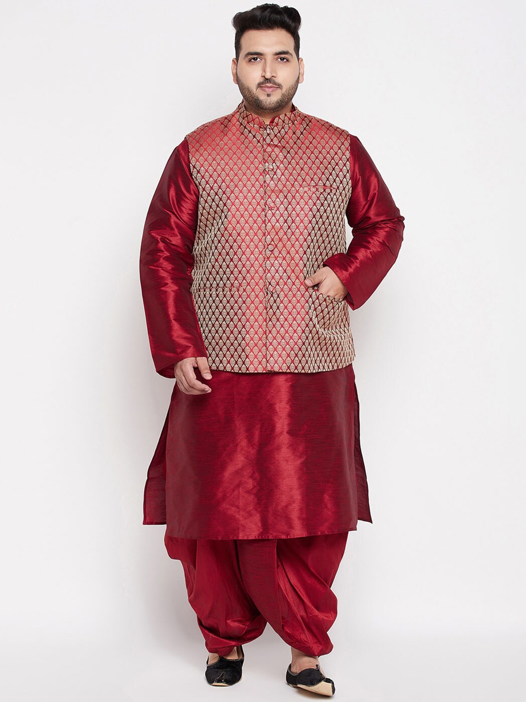 

VASTRAMAY Men Maroon Kurta with Dhoti Pants