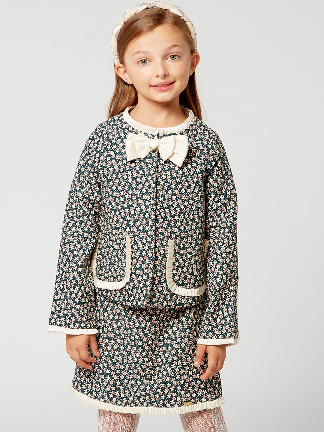 

One Friday Girls Blue & White Floral Printed Collarless Polyester Tailored Jacket