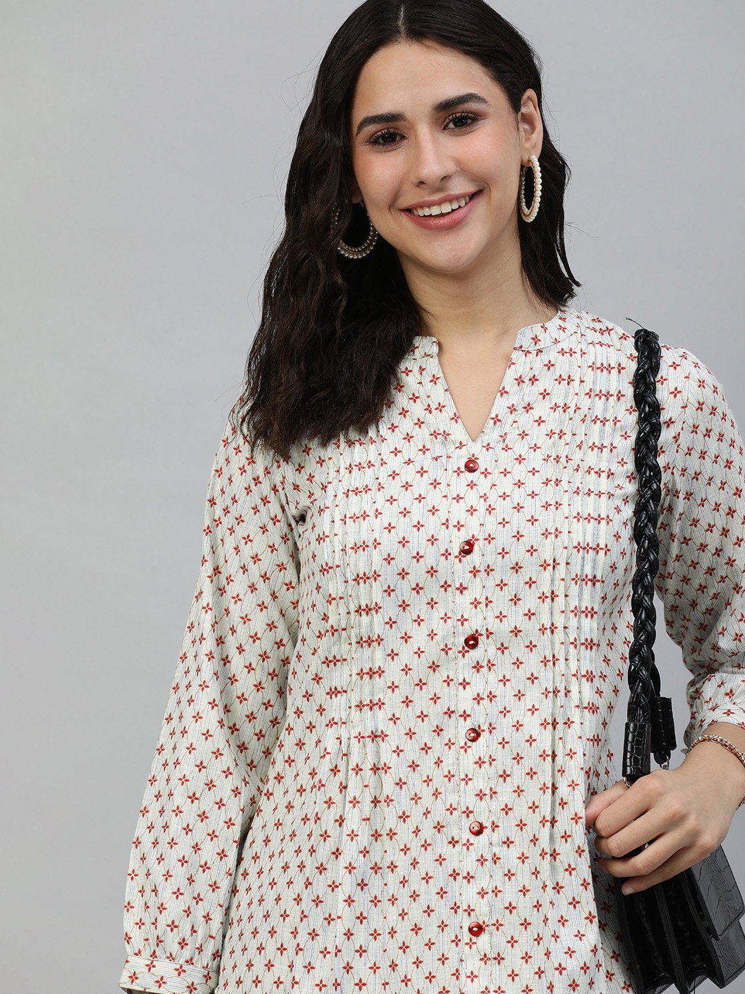 

MALHAAR Off White & Red Printed Pure Cotton Pleated Kurti