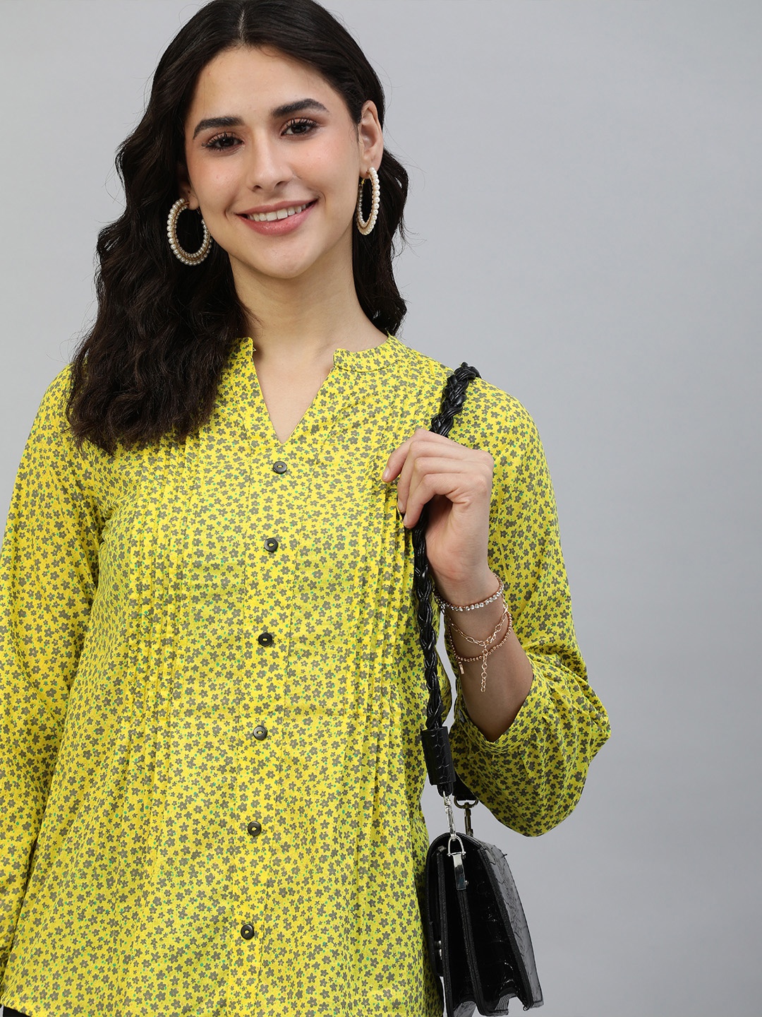 

MALHAAR Yellow & Grey Floral Printed Pure Cotton Pleated Kurti