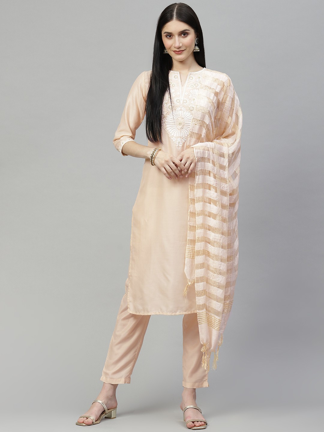 

DAAMINA Women Cream-Coloured Ethnic Motifs Embroidered Thread Work Kurta with Trousers & With Dupatta