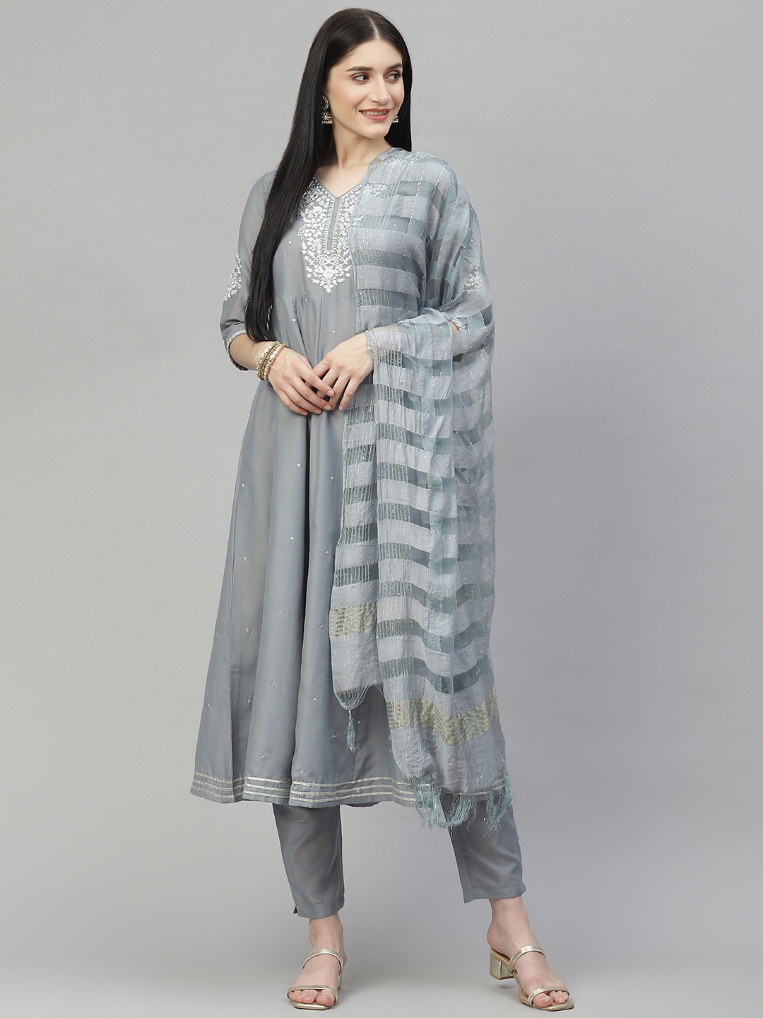 

DAAMINA Women Grey Ethnic Motifs Embroidered Panelled Thread Work Kurta with Trousers & With Dupatta