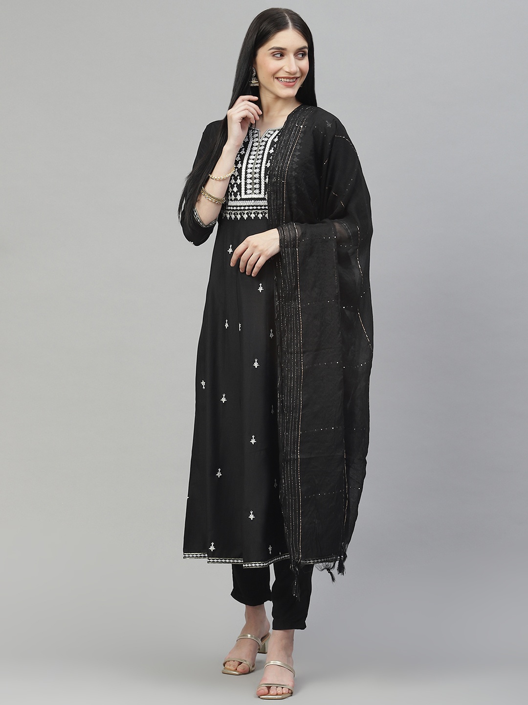 

DAAMINA Women Black Ethnic Motifs Embroidered Panelled Thread Work Kurta with Trousers & With Dupatta