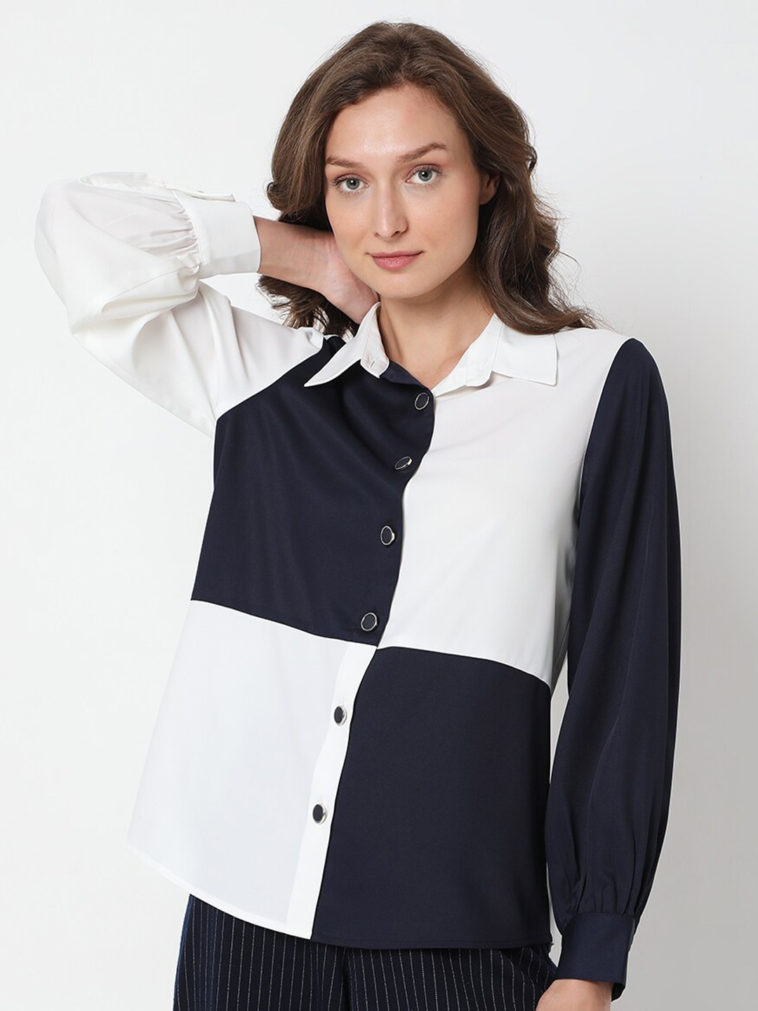 

Vero Moda Women White & Navy Blue Colourblocked Polyester Casual Shirt